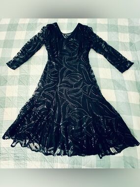 Tahari Arthur S Levine Blue Sequined Formal 14